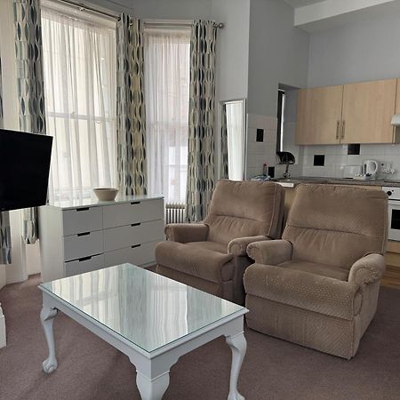 Devonshire House Holiday Flats อีสต์บอร์น ภายนอก รูปภาพ
