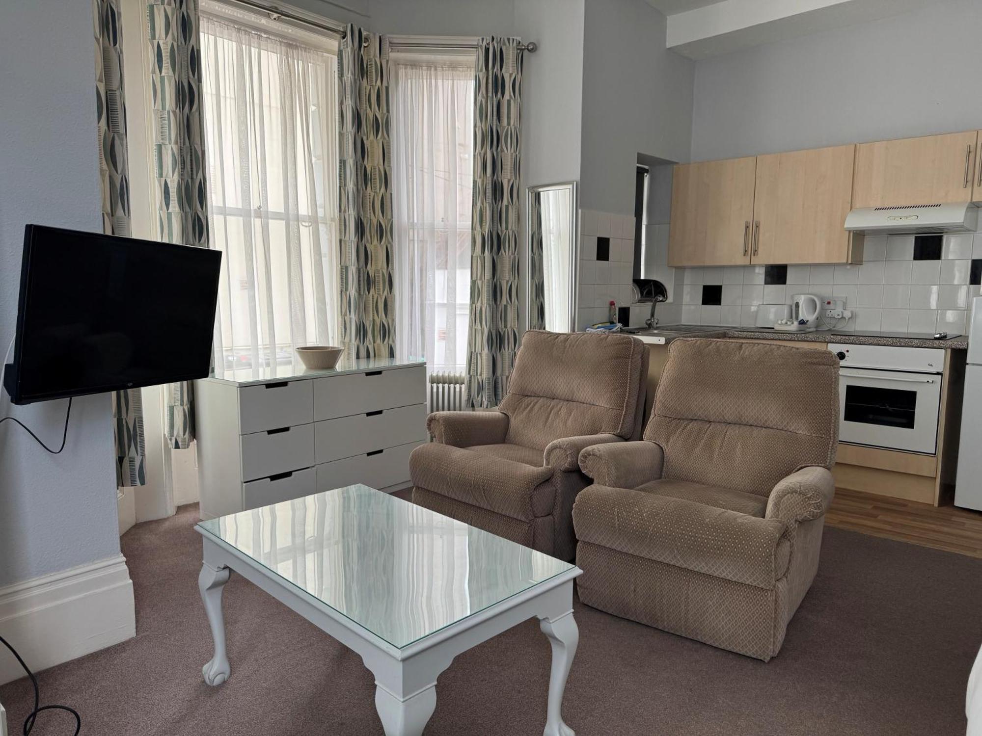 Devonshire House Holiday Flats อีสต์บอร์น ภายนอก รูปภาพ