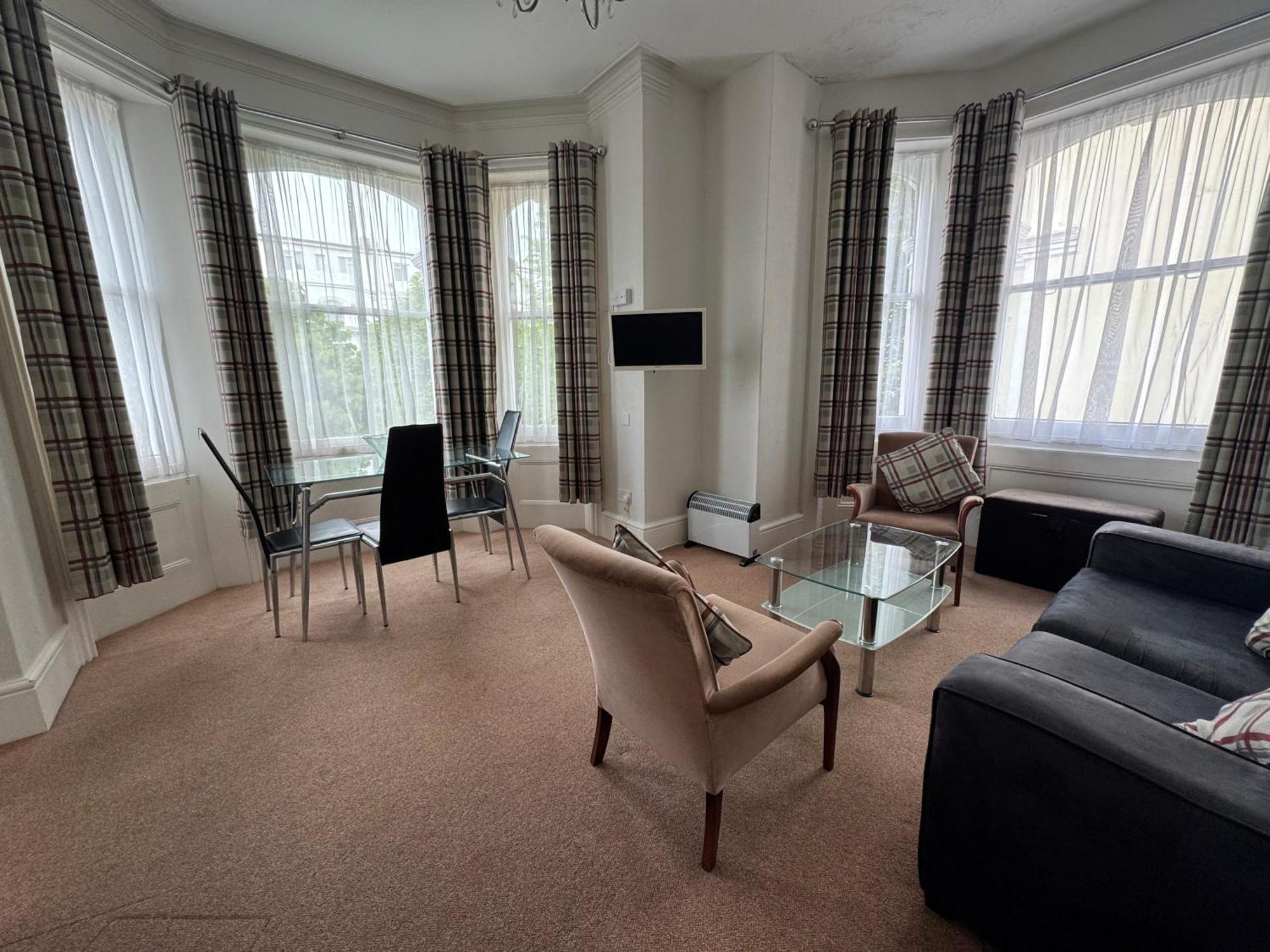 Devonshire House Holiday Flats อีสต์บอร์น ภายนอก รูปภาพ