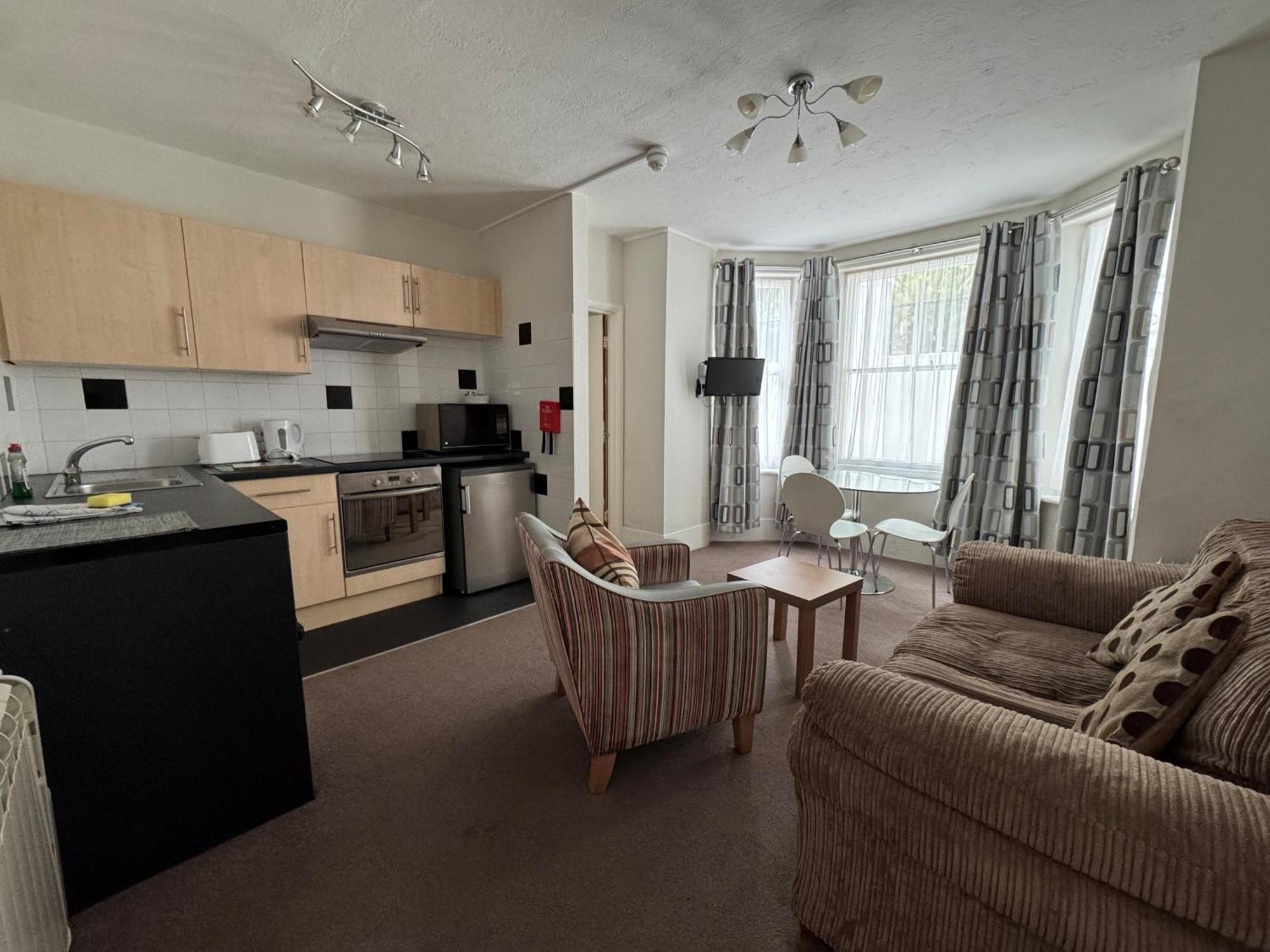 Devonshire House Holiday Flats อีสต์บอร์น ภายนอก รูปภาพ